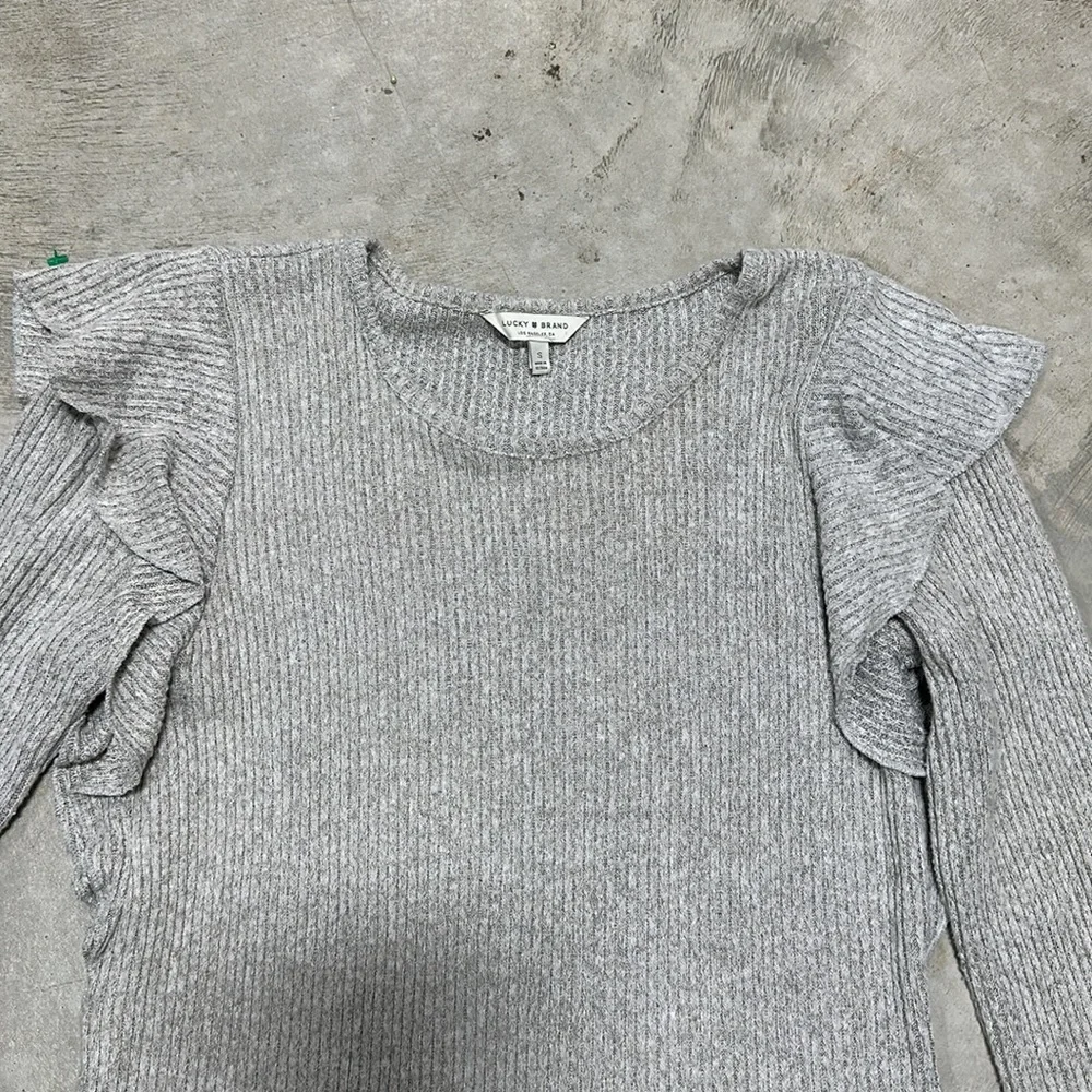 Light weight‎ grey rubbed sweater with ruffles around arm / Size S / Lucky Brand - Picture 2 of 8